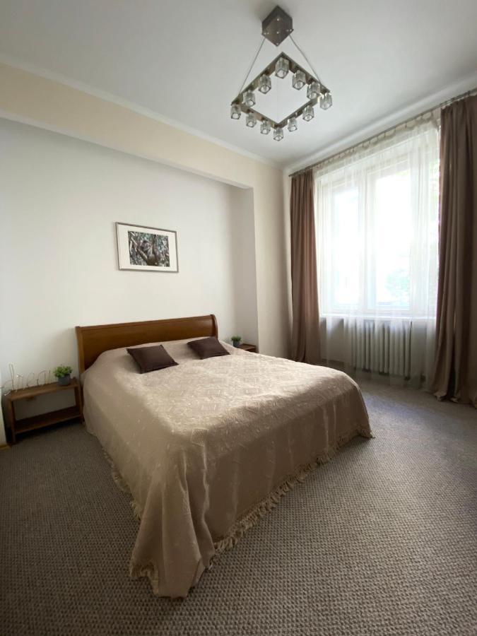 Family Apartment Lviv Exterior photo