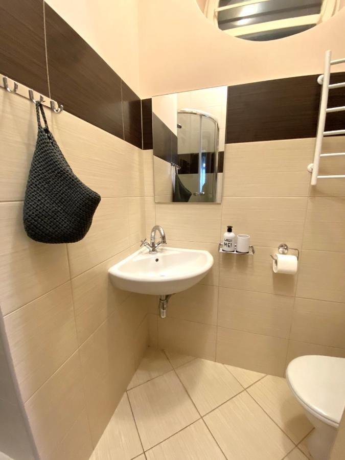 Family Apartment Lviv Exterior photo